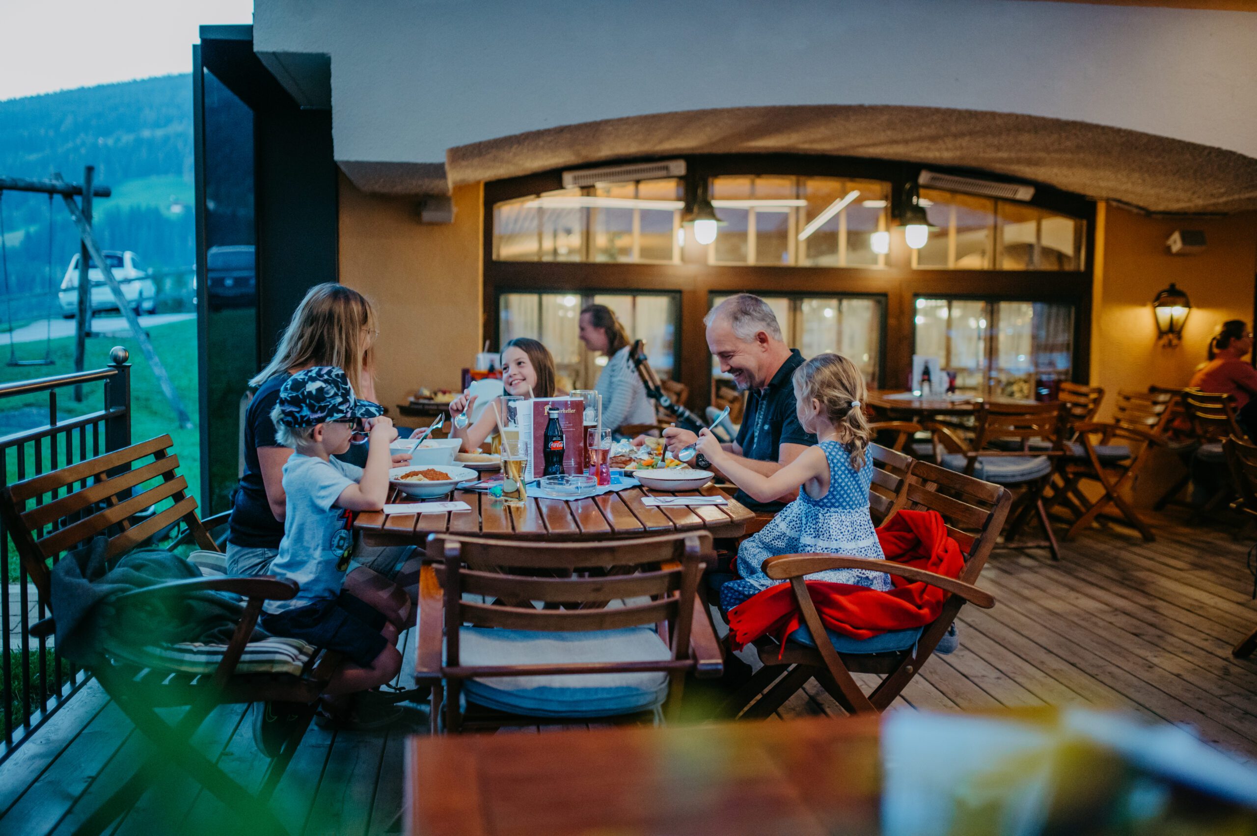 Römerkeller Terrasse Familie